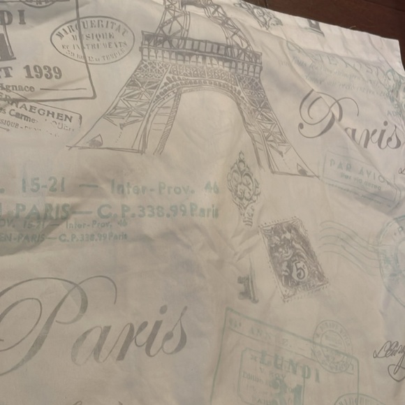 Paris Duvet Cover and pillow Shams - Picture 2 of 6